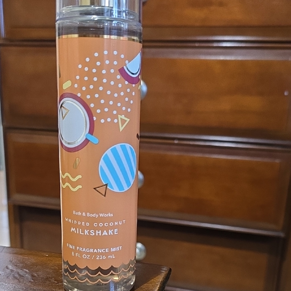 Bath & Body Works Whipped Coconut Milkshake Fragrance Mist - Orange and Blue